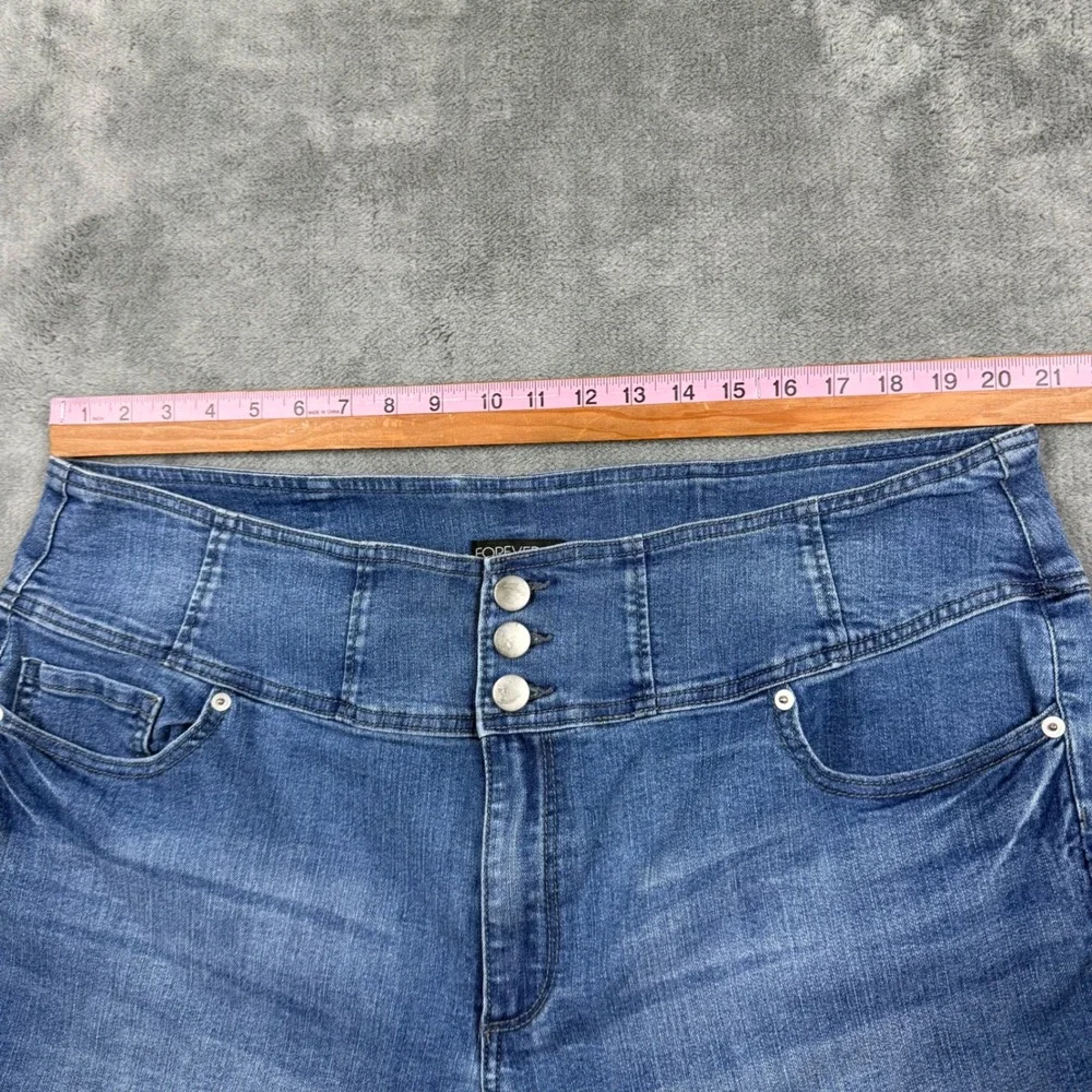 Forever 21 Plus Size 20 High Waisted Denim Shorts Medium Wash Blue 3 Button